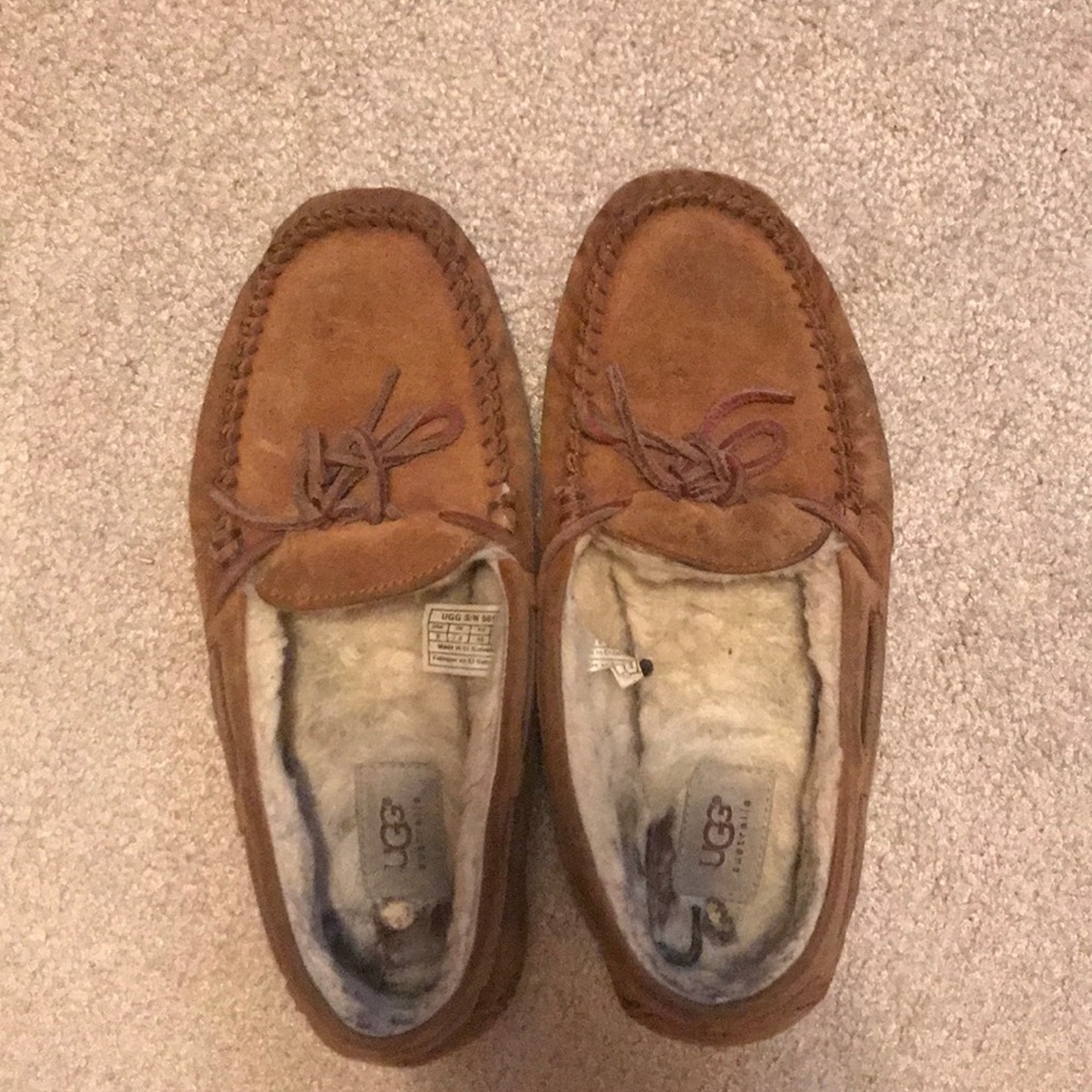 Women’s Size 9 Chestnut Ugg Moccasins